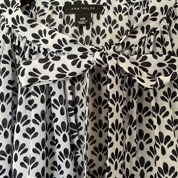 Ann Taylor Blouse - Picture 2 of 3
